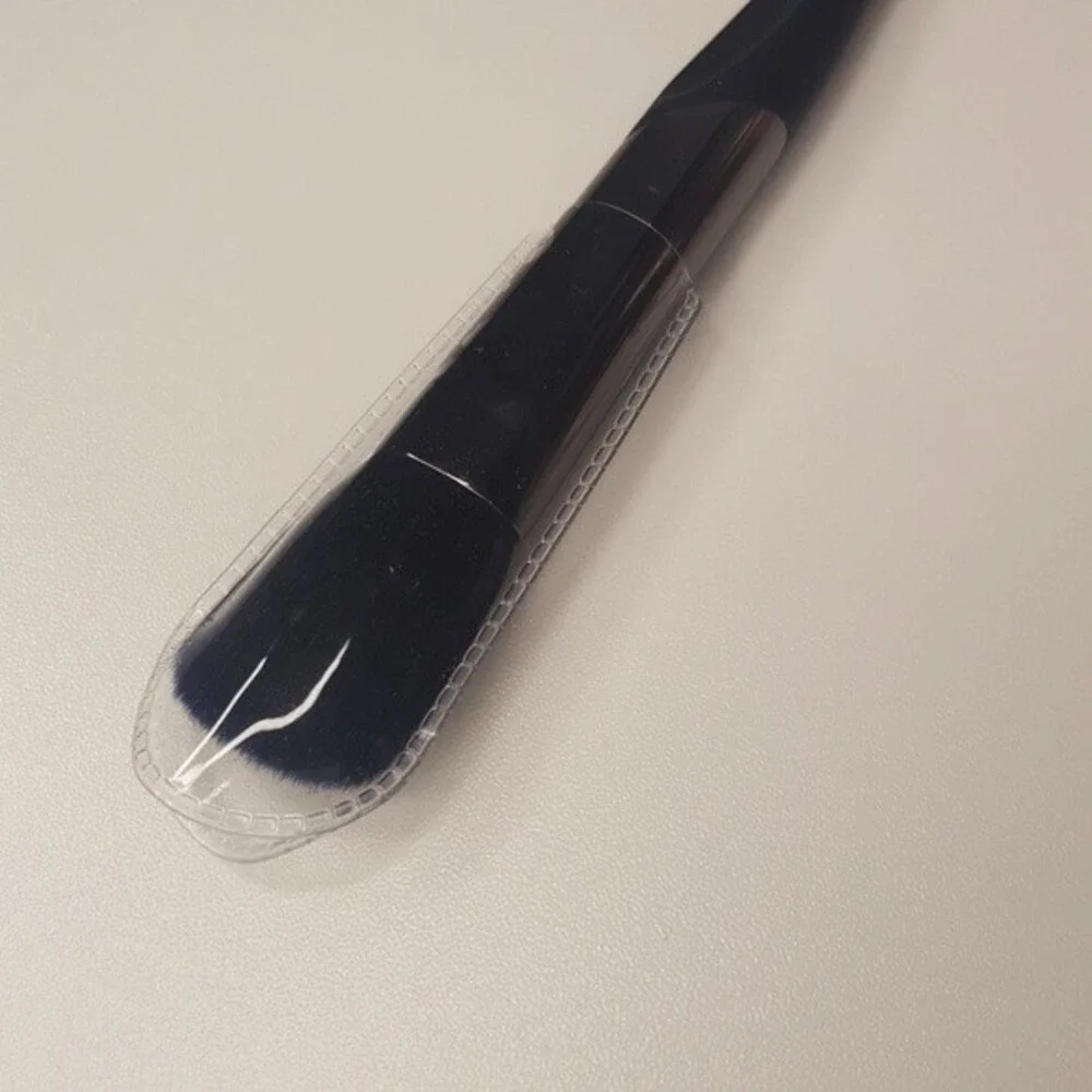 F.A.R.A.H Contour Brush 218 M NEW Midnight 5/$25